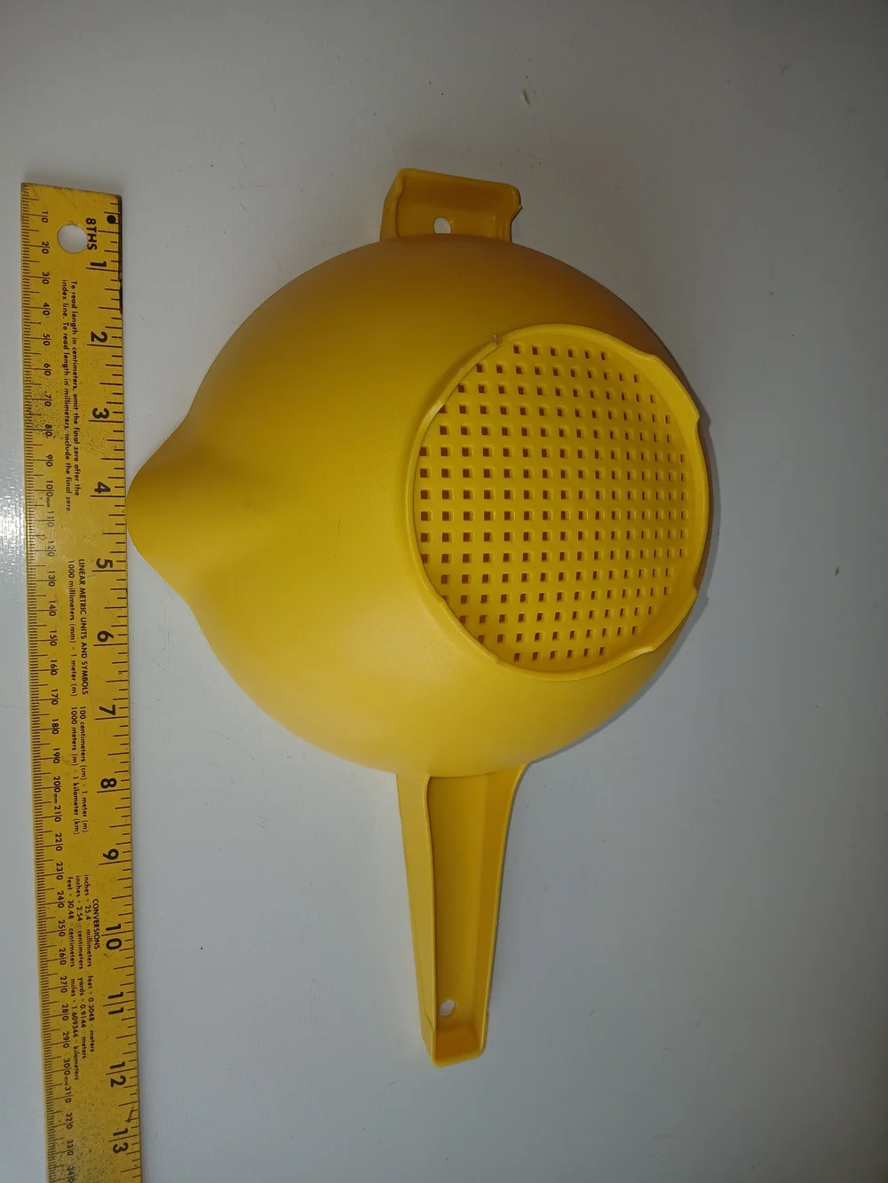 Vintage Tupperware Yellow Strainer Colander, 1 Quart capacity- clean